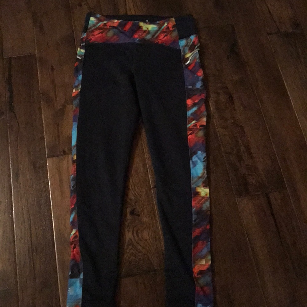 Super cute Athleta leggings with funky design